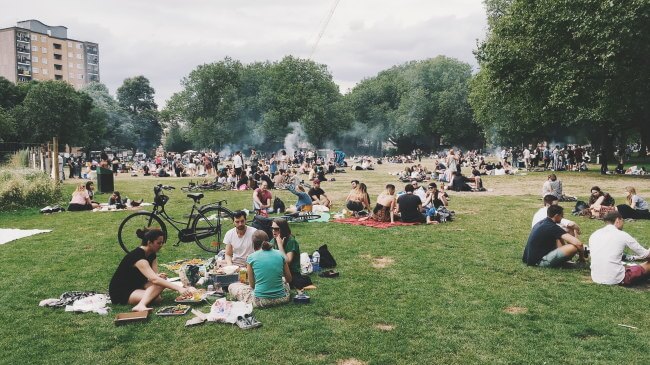 People eating in the park london fields unsplash